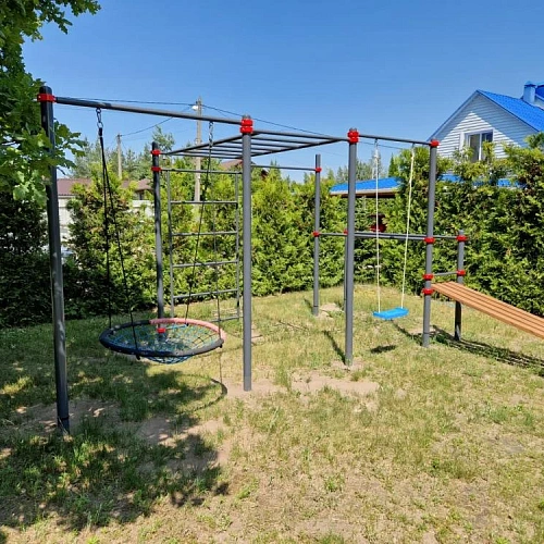 Двор частного дома